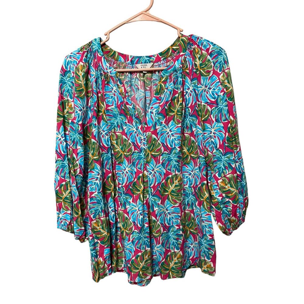 Crown & Ivy Floral Resort 3/4 Sleeve Top NWOT Size Medium